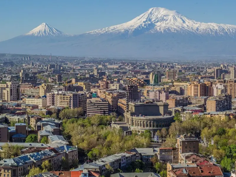 Jerevan sa planinom Ararat u pozadini