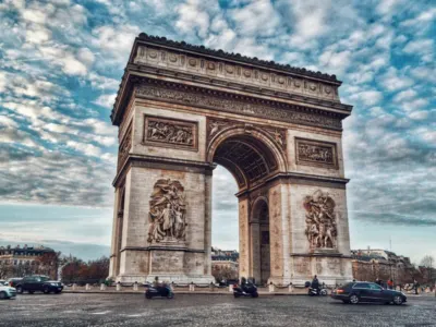 Pariz — Pariz avionom – Grad svetlosti, ljubavi i umetnosti