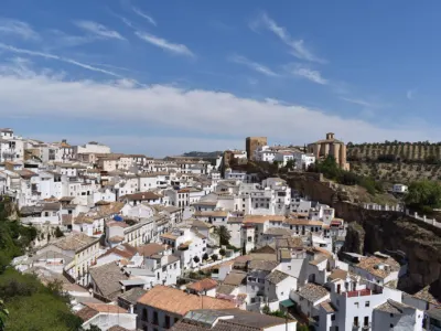 Setenil de las Bodegas – belo selo u Andaluziji